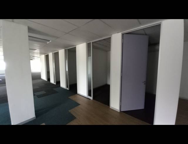 1,403M² OFFICE TO LET IN BRYANSTON